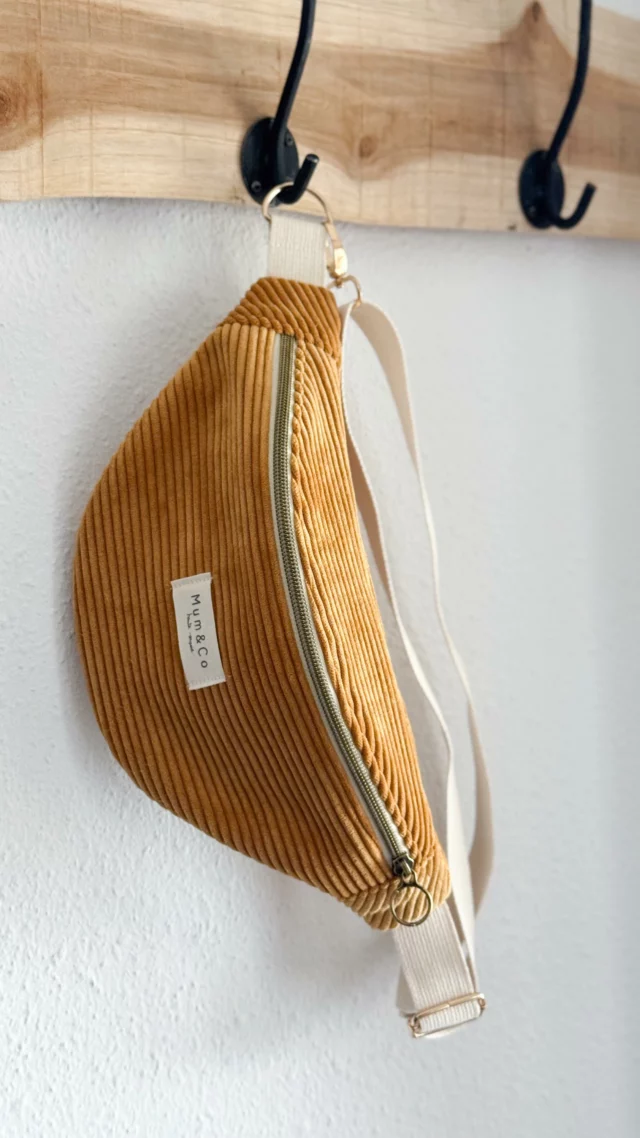 Parce qu’on me dit souvent qu’il est difficile de choisir parmi les tissus ou de savoir quel tissu s’accommode le mieux avec votre préféré ! 
Voici quelques inspirations des dernières commandes ! En espérant qu’elle vous plaise autant qu’à moi ! 

Je prends toujours autant de plaisir à voir prendre vie vos beaux projets ! 
N’hésitez surtout pas à me faire part de vos interrogations sur les tissus ou avoir des photos supplémentaires pour être sûr de votre choix ^^_ 

Bon dimanche et à très vite ! 

#sacfemme #sacbanane #bientotmaman #mamandefilles #mamandegarçons #viedemaman #sortieenfamille