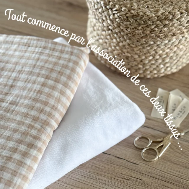 Partir d’une matière, un motif, un tissu coup de cœur l’associer à un autre et s’imaginer ce que cela donnerait une fois terminé ^^_ c’est souvent le dilemme mais au final on est souvent très agréablement surpris du résultat ! 

Je te laisse découvrir ici cet adorable création indispensable aux jeunes mamans et futures mamans que nous sommes 🤩

#bientotmaman #futuremaman2025 #sortieavecbébé #matelasalangernomade #matelasalanger #coinalanger #maman2025